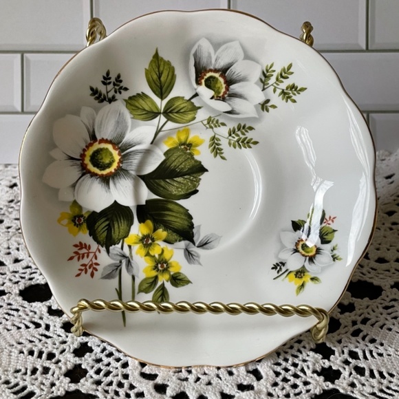 Royal Albert Tea Cup and Saucer White Dogwood Yellow Flower and green leave Bone - Picture 2 of 12